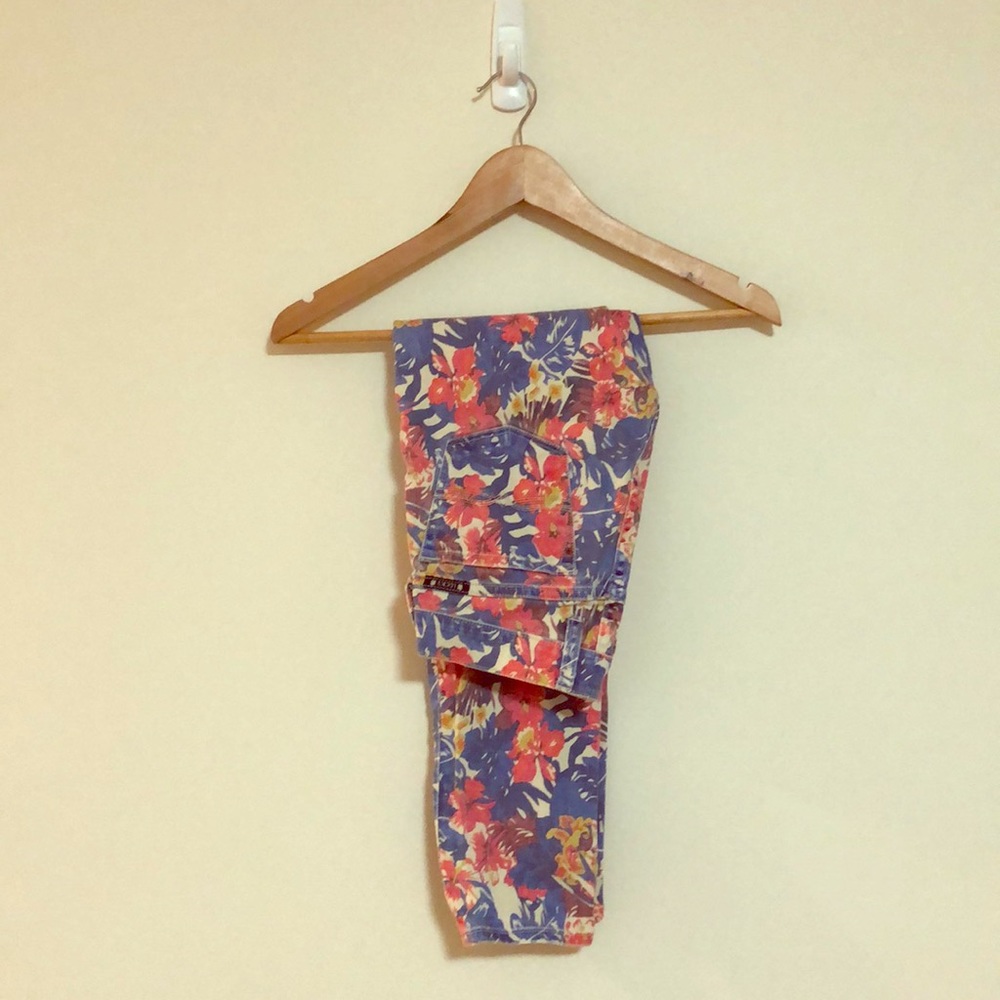 Lucky Floral Print Charlie Capri